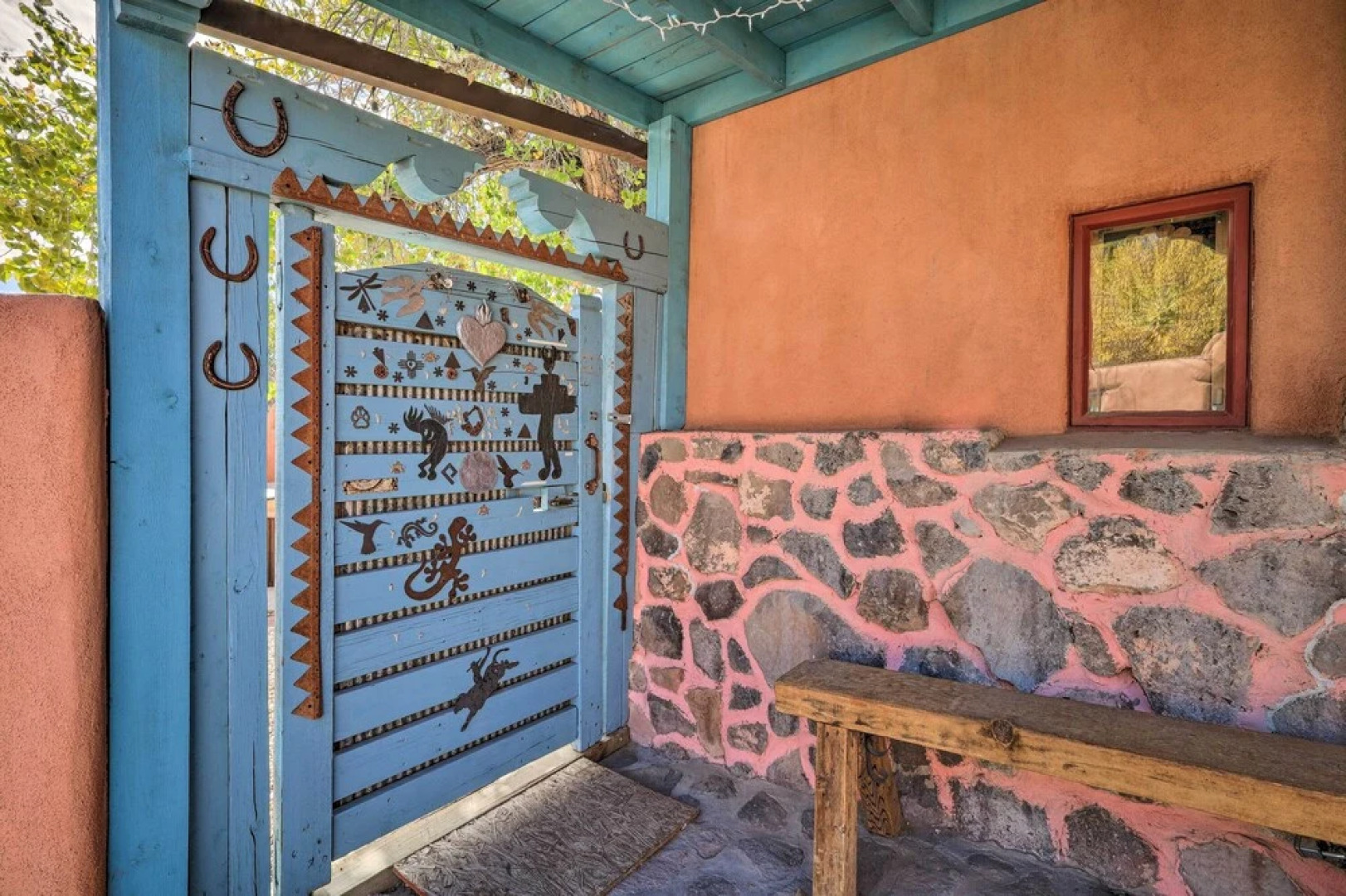 Unique Santa Cruz Studio ~ 25 Mi to Santa Fe