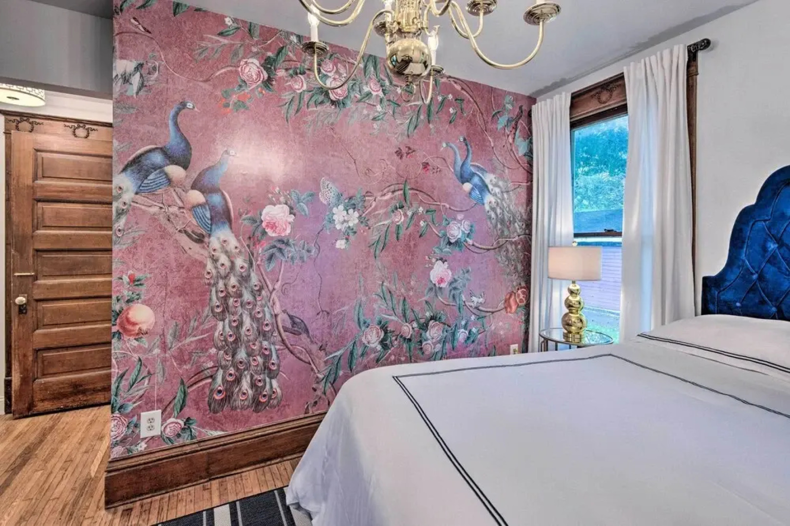 Dtwn Stunning Spirit Lake Escape - Walk to Shore!