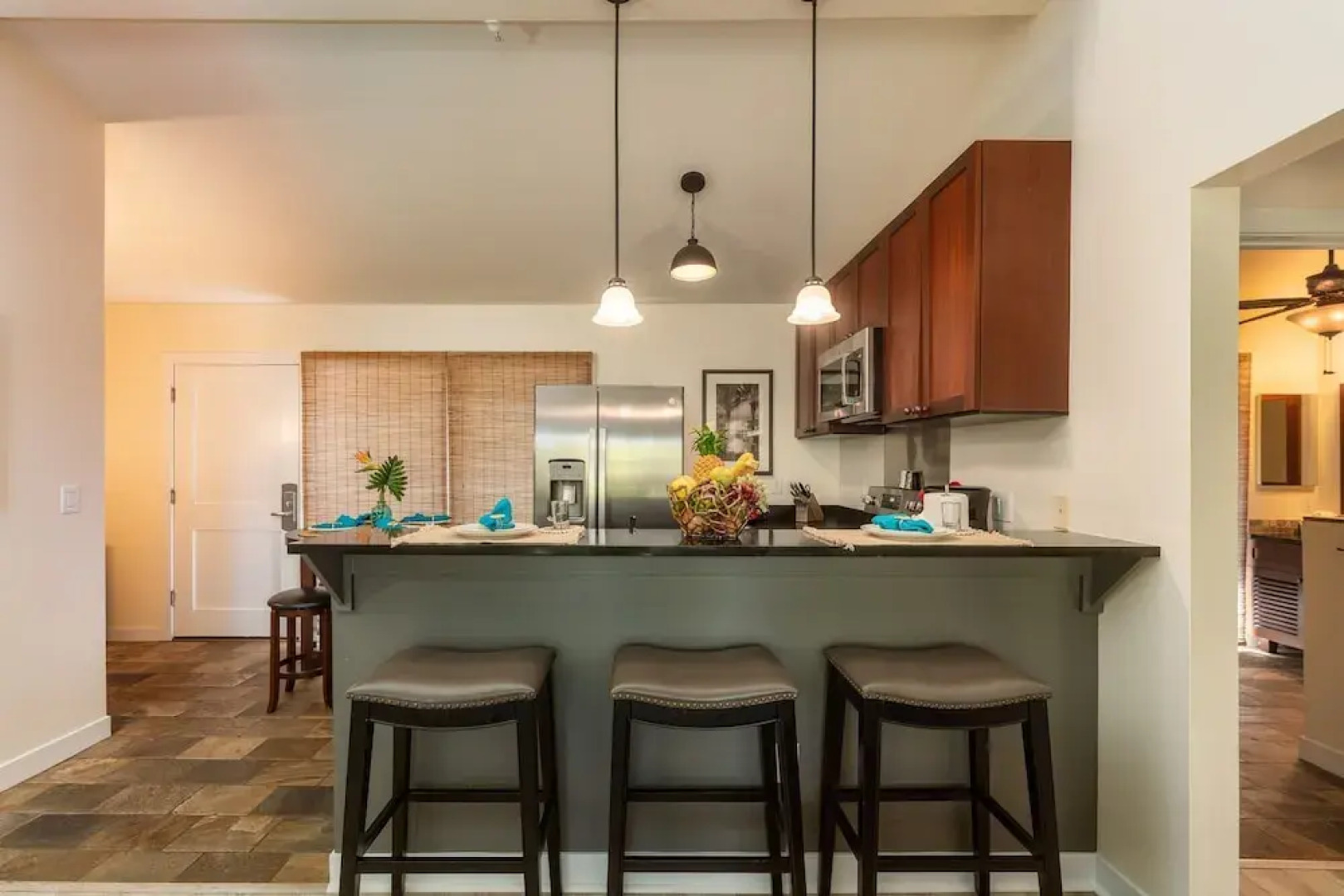 Aina Nalu 2bd/2ba 2 Bedroom Condo by Redawning