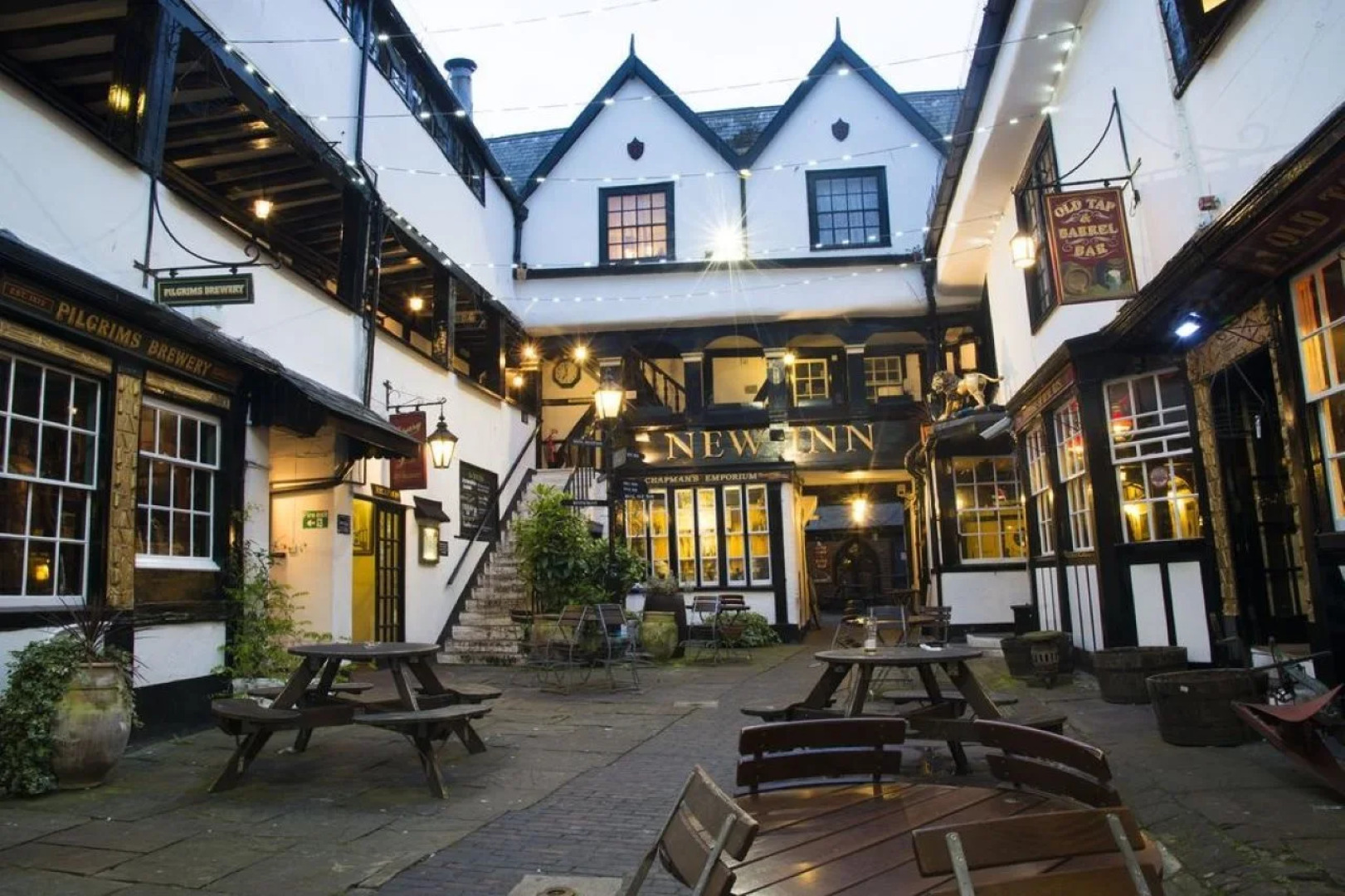 The New Inn by Roomsbooked