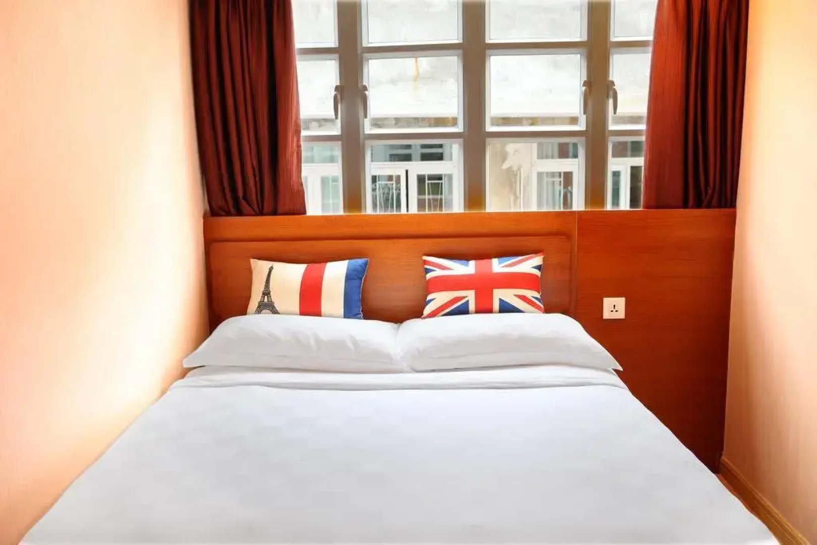 Ole London Hotel