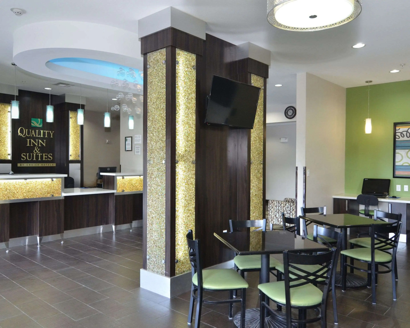 Quality Inn & Suites Kenedy - Karnes City