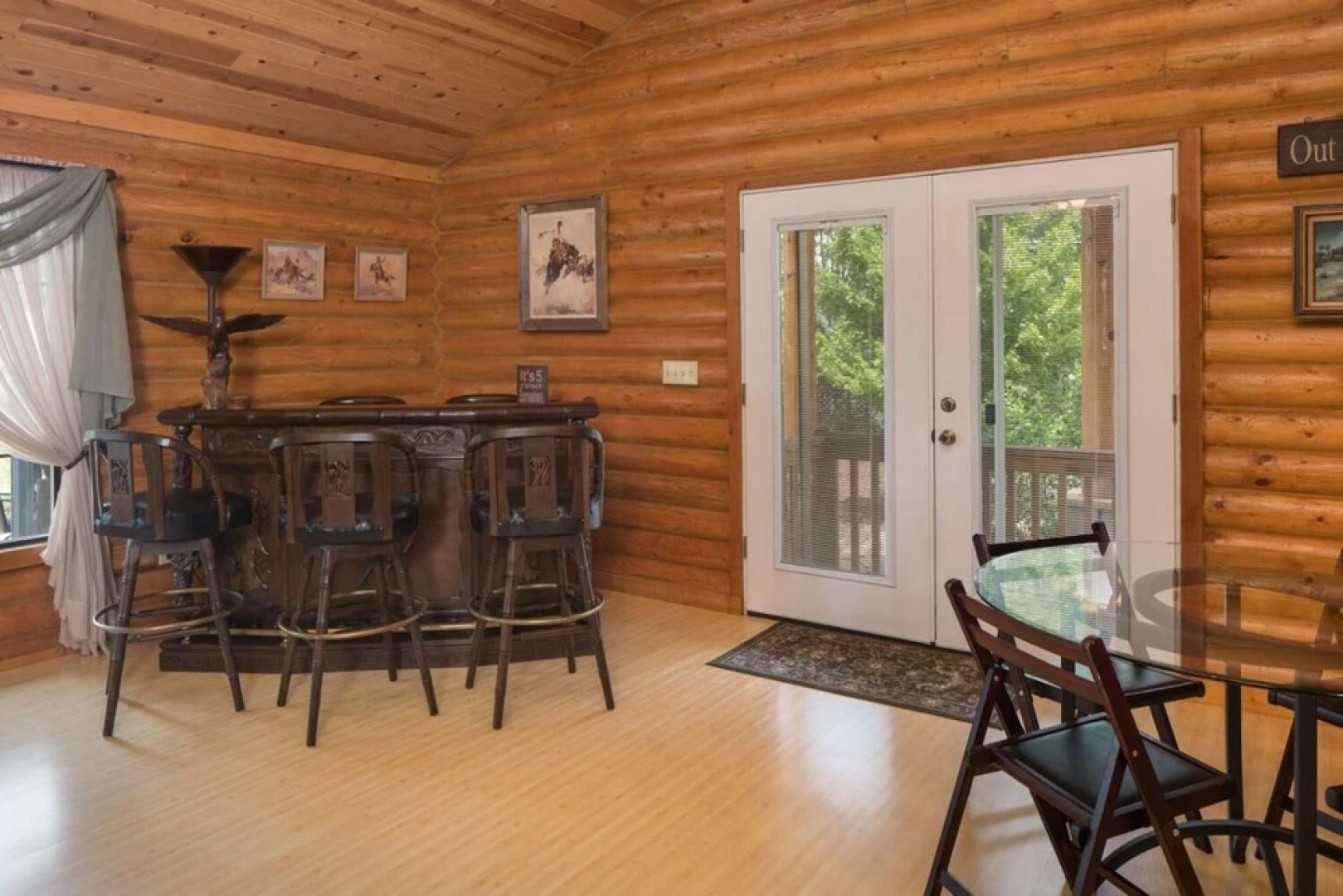 Quarter Horse Inn / Orchid Room