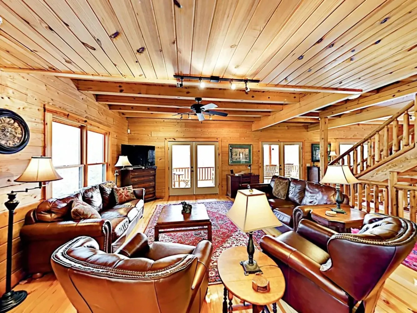 Linger Longer Lodge - 8 Br Home