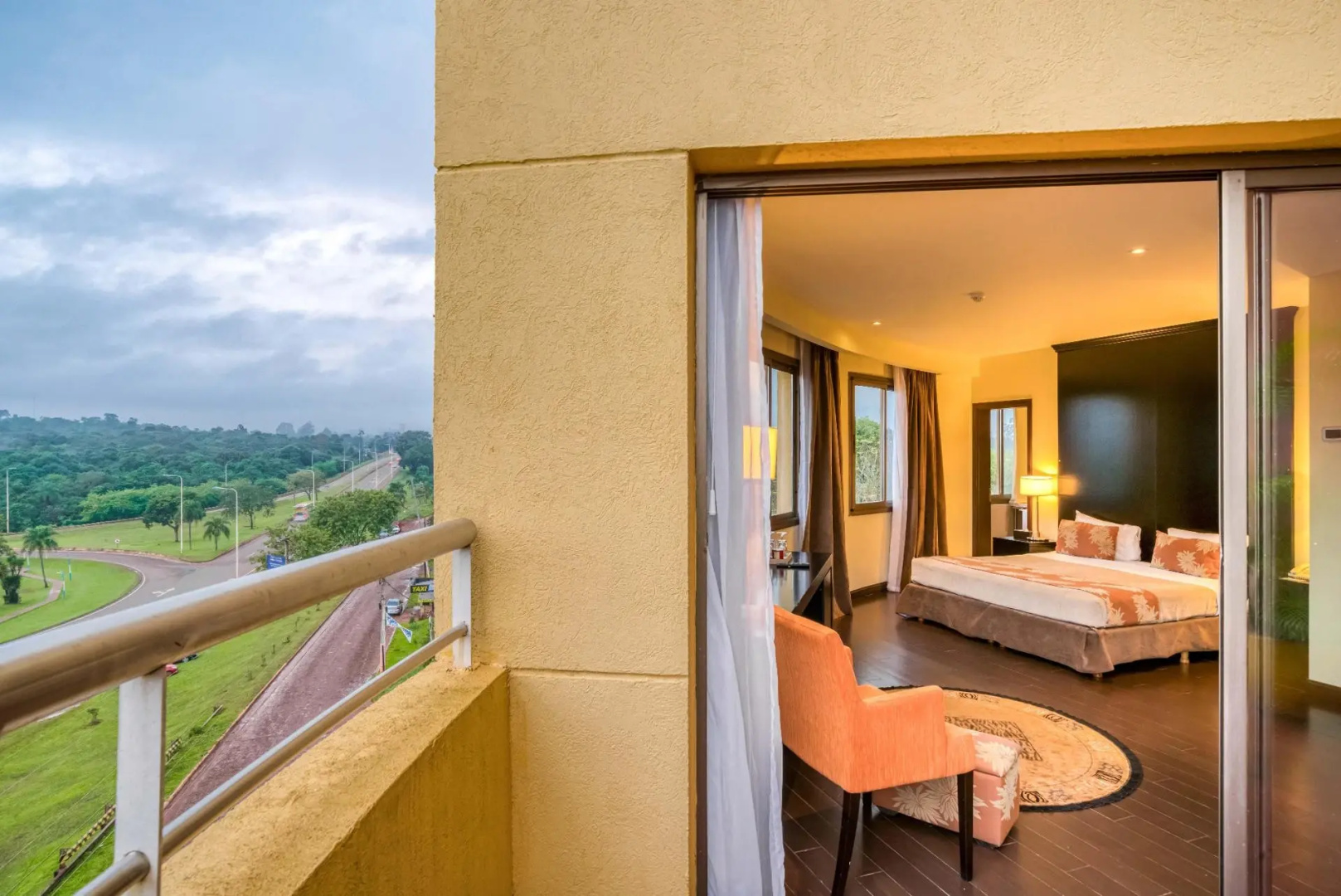 Grand Crucero Hotel