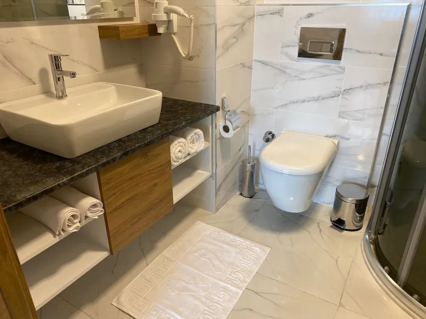 Golden World Suite Hotel