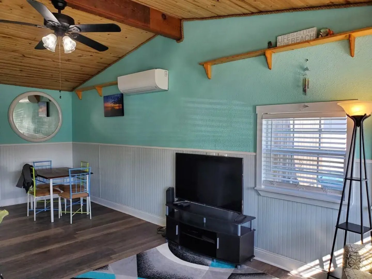 Nautical That One Apartment Near City Attractions by Redawning