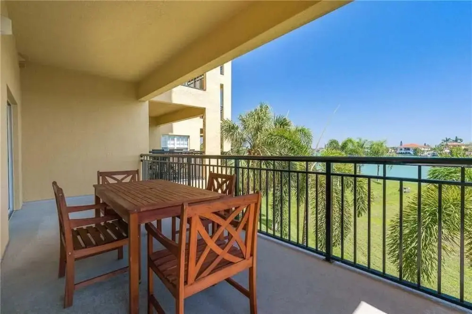 107 - Palms of Treasure Island