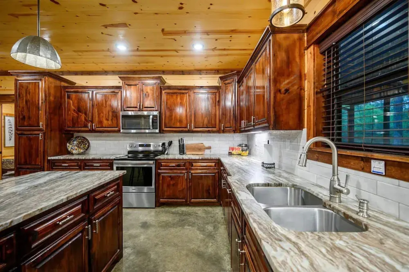 Sugar Daddy Cabin for 13!