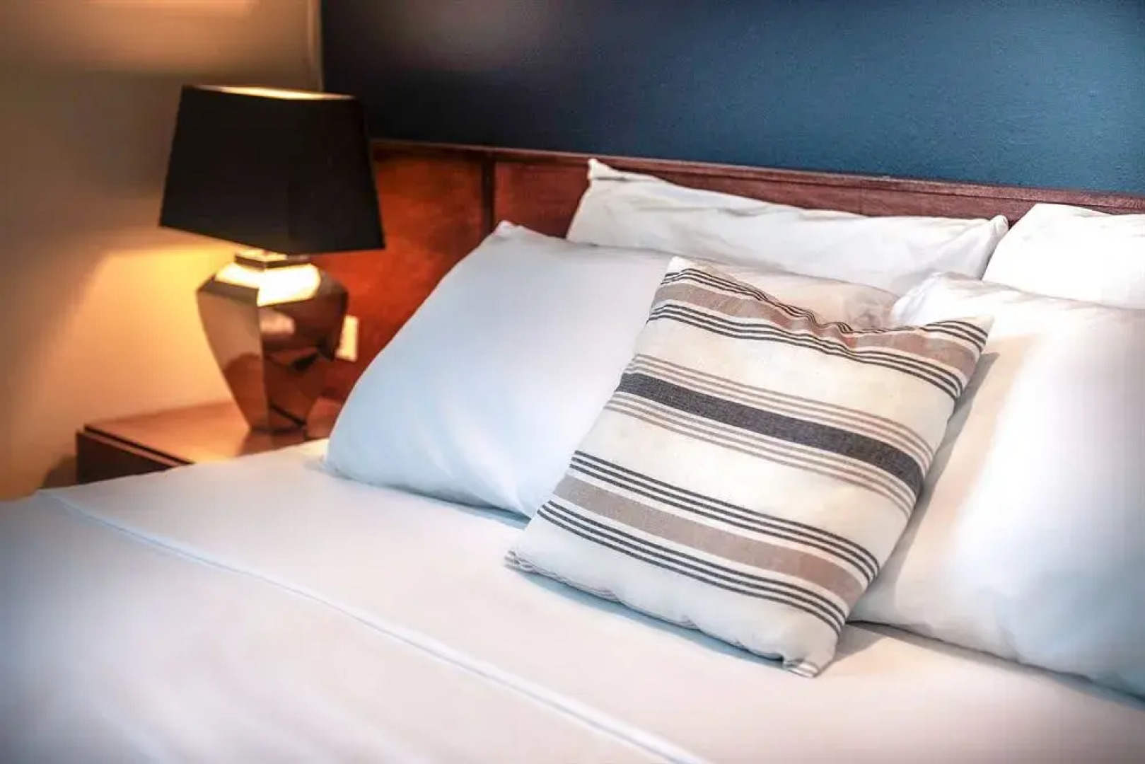 White Beach Apartments Palm Beach