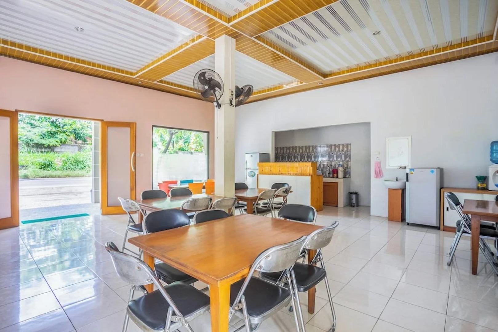 SPOT ON 2974 Penginapan Roma 88