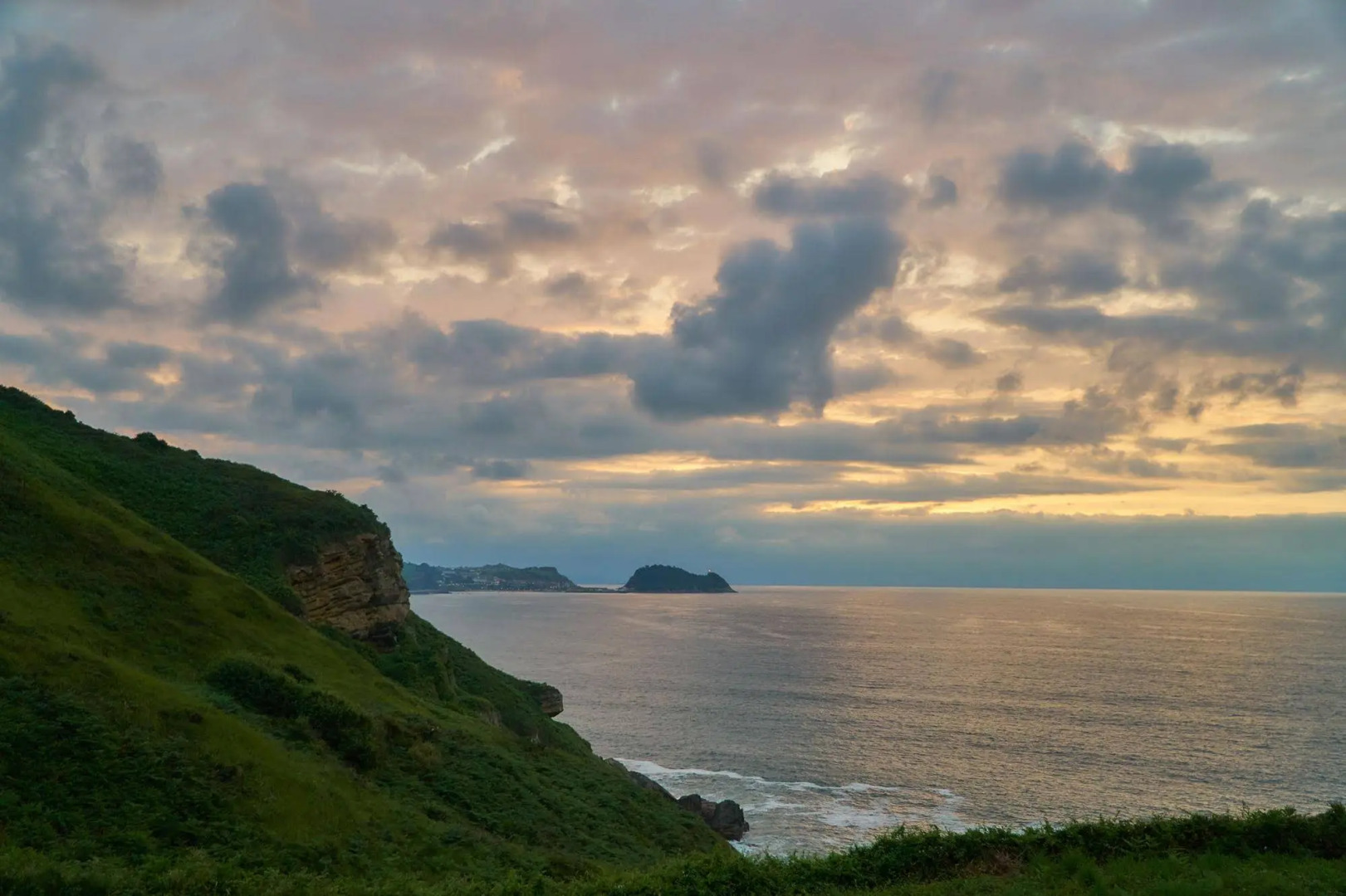 Zarautz Beachside Surf Camp