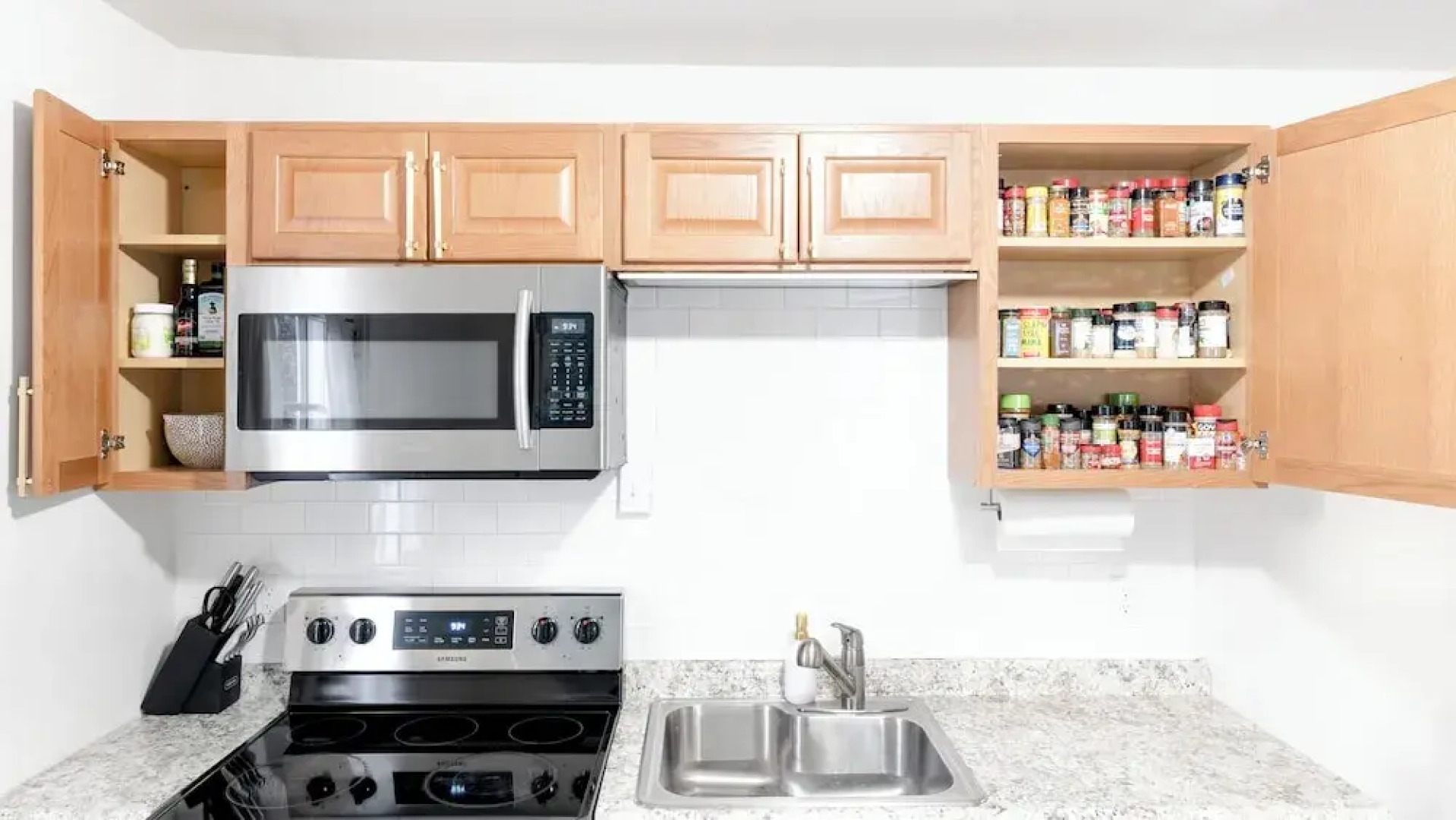 Ultra-Modern Luxe Sleek & Stunning Stay