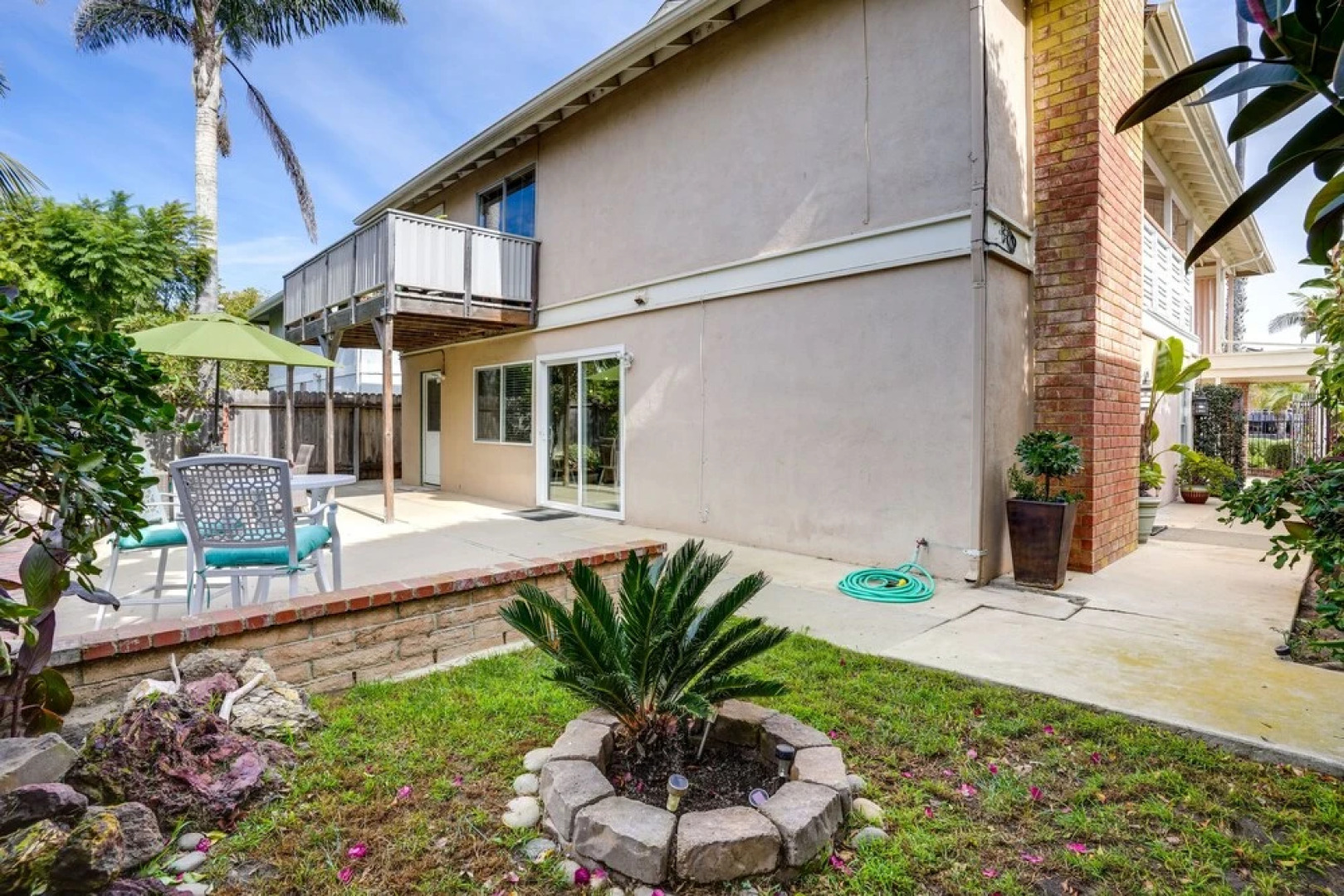 Viva Ventura: Duplex With Patio - Walk to Beach!
