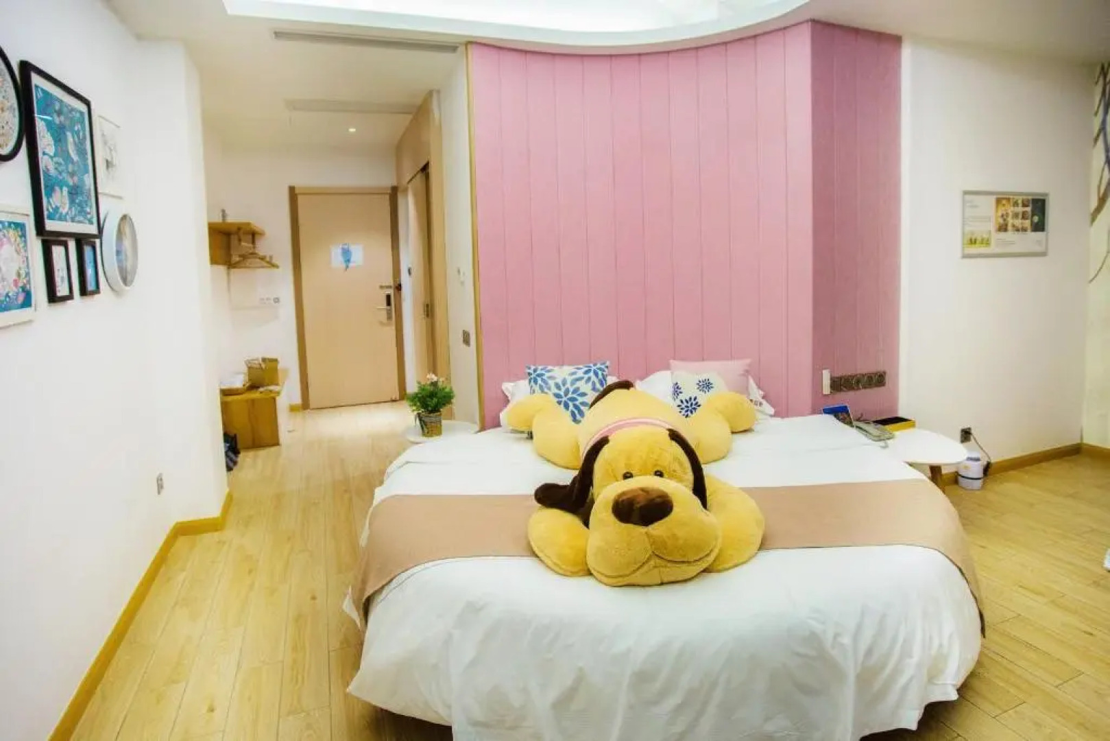 Ancient Street No.5 Youth Chic Hotel