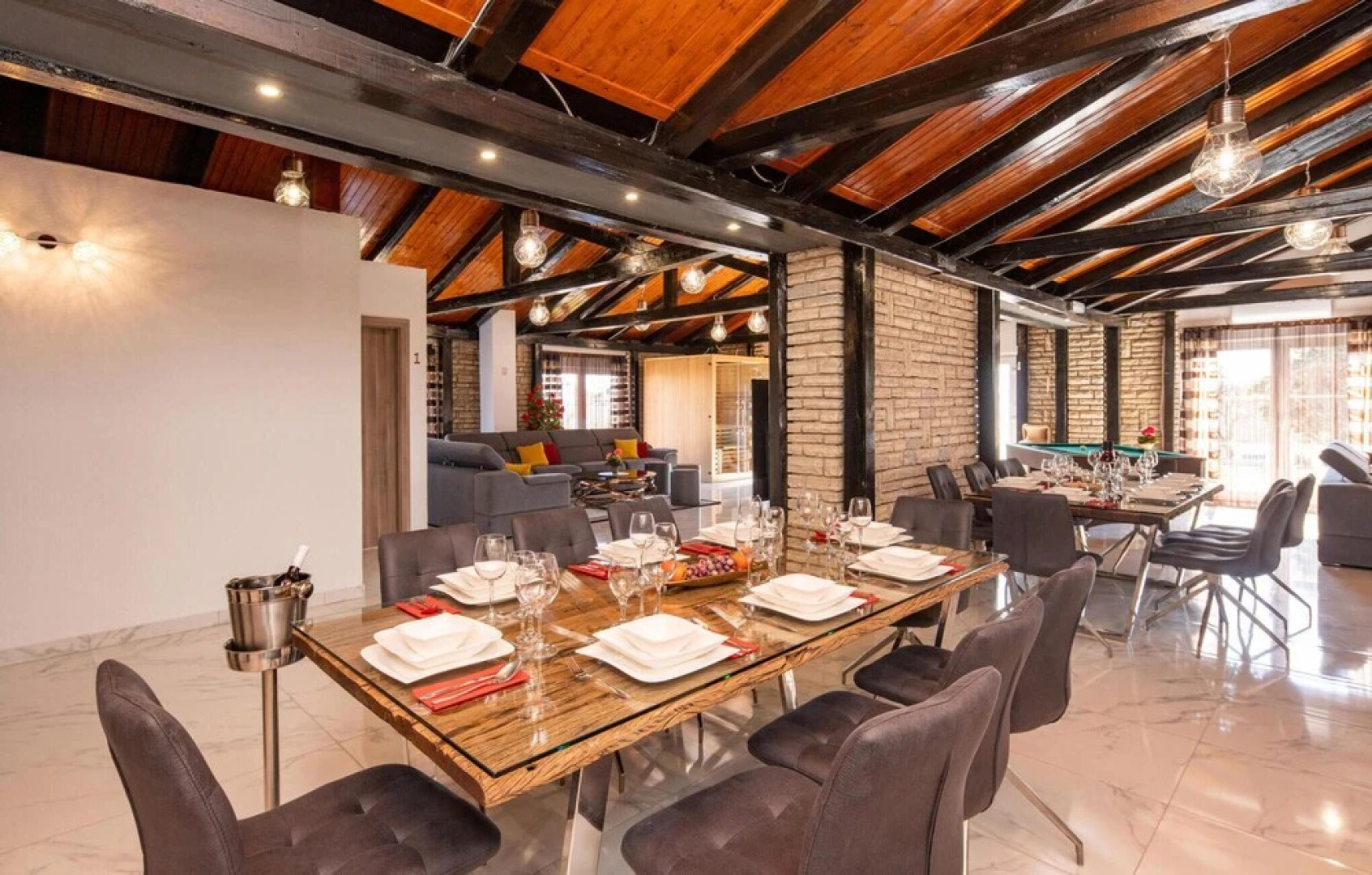 Awesome Home in Turanj with Hot Tub, WiFi & Heated Swimming Pool