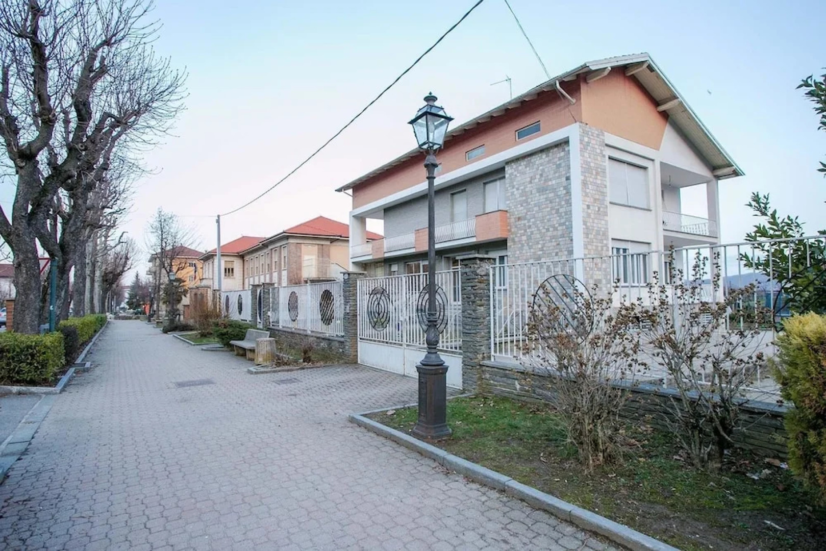 Boulevard 900 - Comfort and Style - Entire Structure 12 Beds