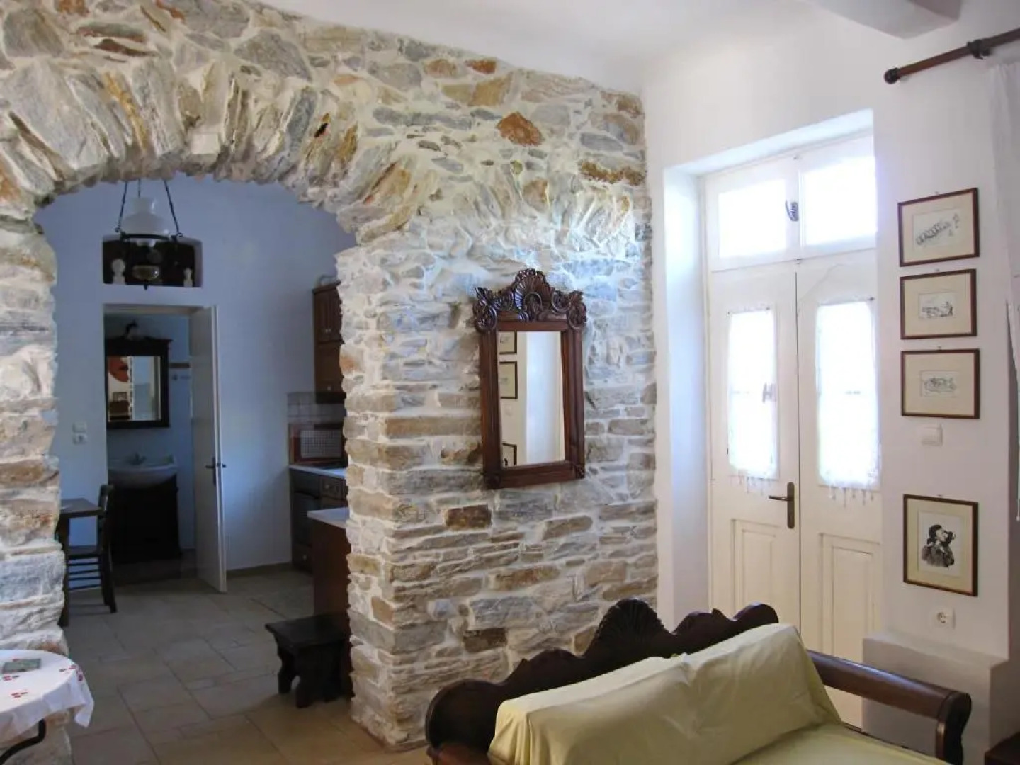 Luxury 100 m2 house in the centre of Naxos
