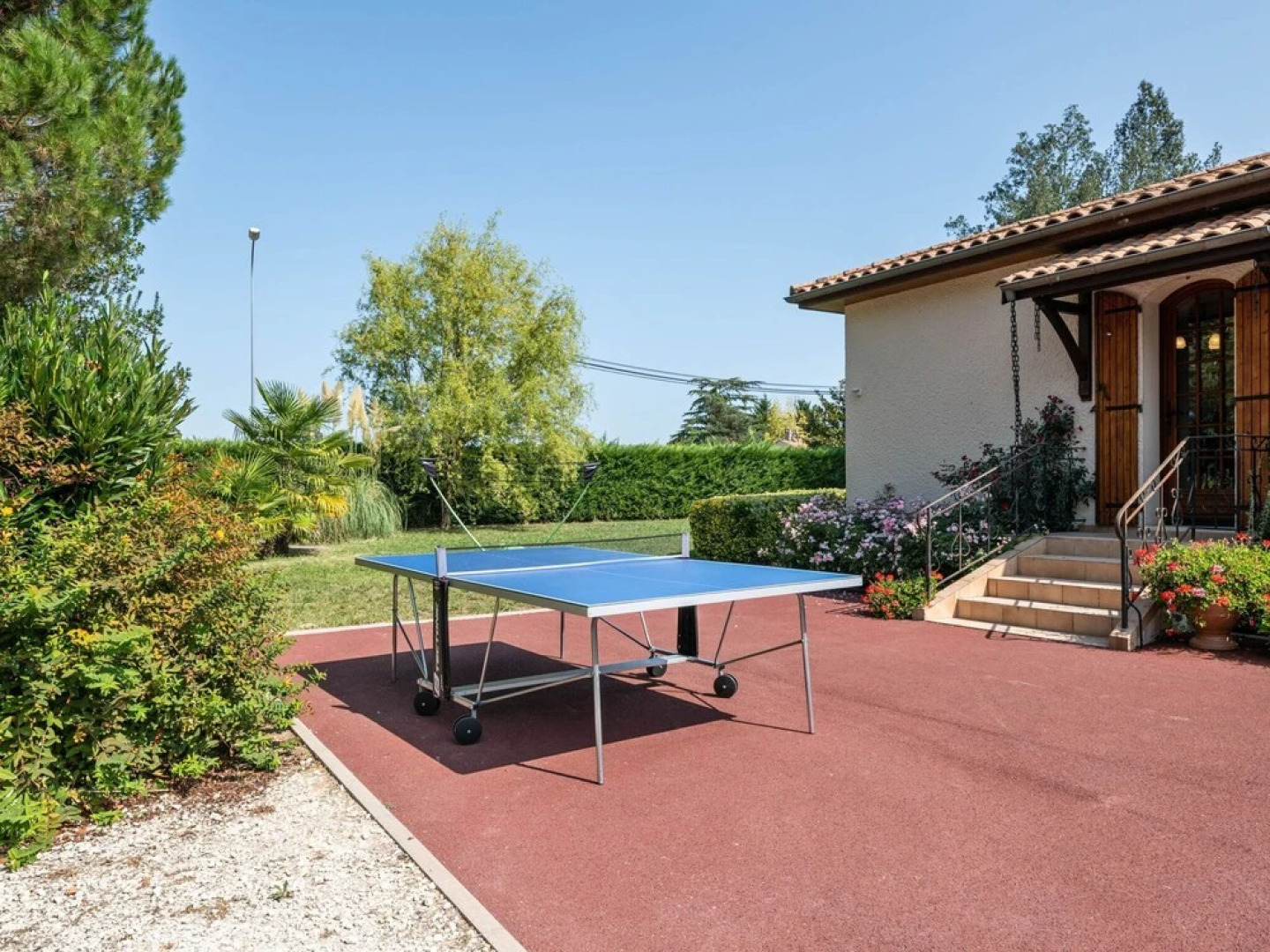 Beautiful Villa with Private Garden in Pineuilh Aquitaine