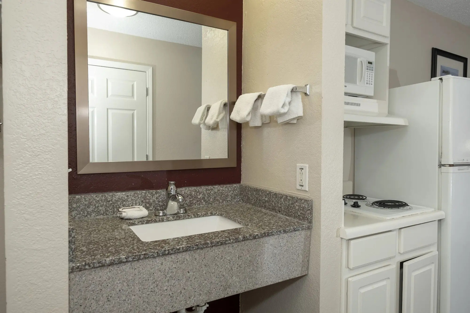 Red Roof Inn & Suites Pensacola - NAS Corry