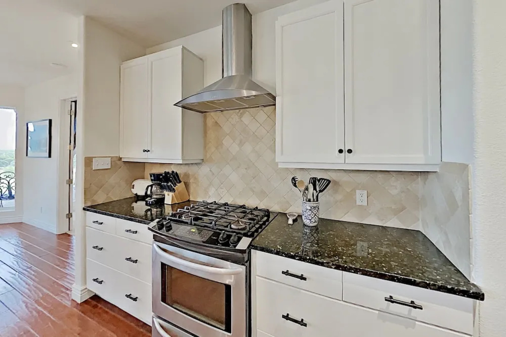 4BR 3BA Spicewood House with Impressive Views by RedAwning