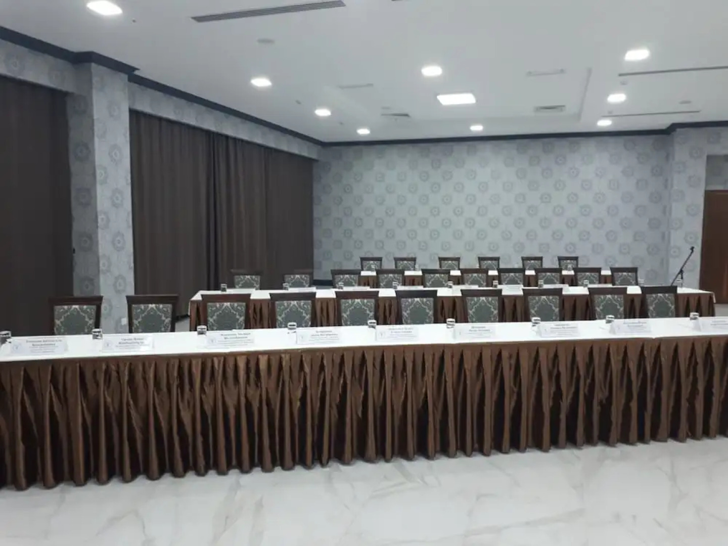 Отель The Square