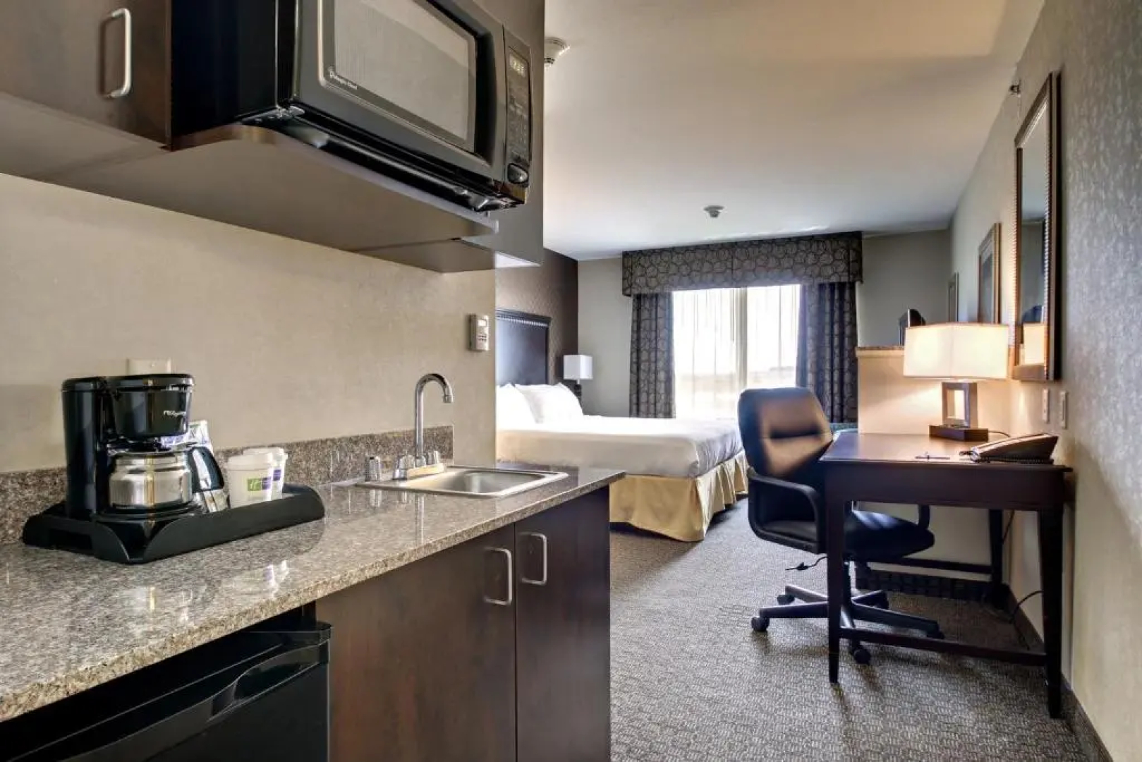 Holiday Inn Express Hotel & Suites Peru - Lasalle Area by IHG