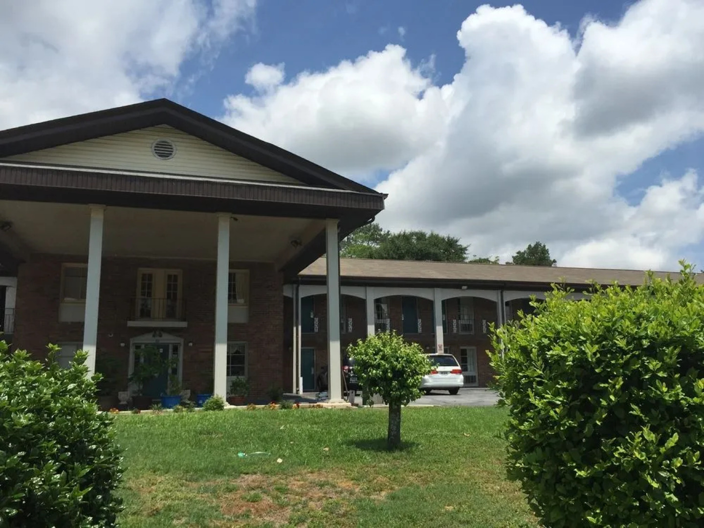 Scottish Inn & Suites