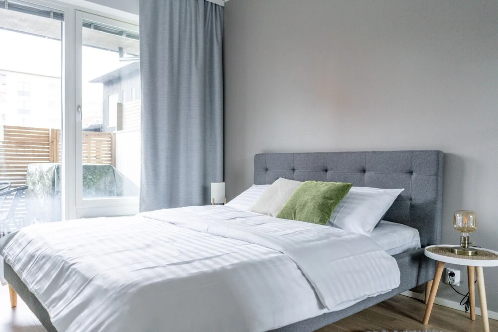 Spacious 1br with parking on the street