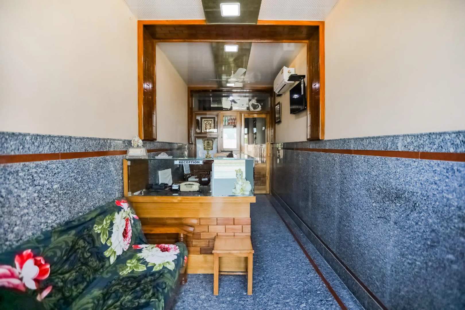 Hotel Shashi 2 By OYO Rooms