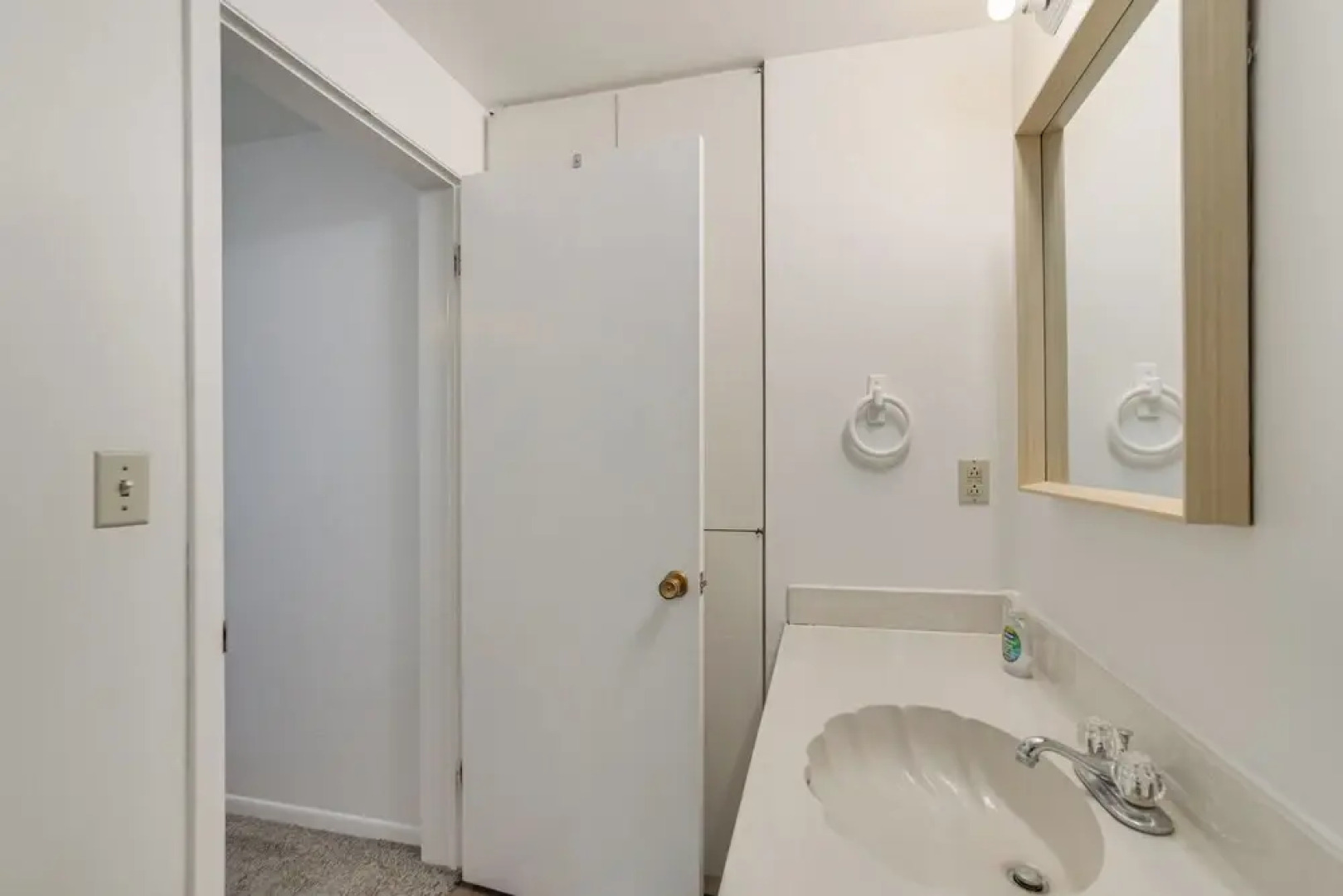 Modern Apt on Detroit Lake w/ Dock Access!