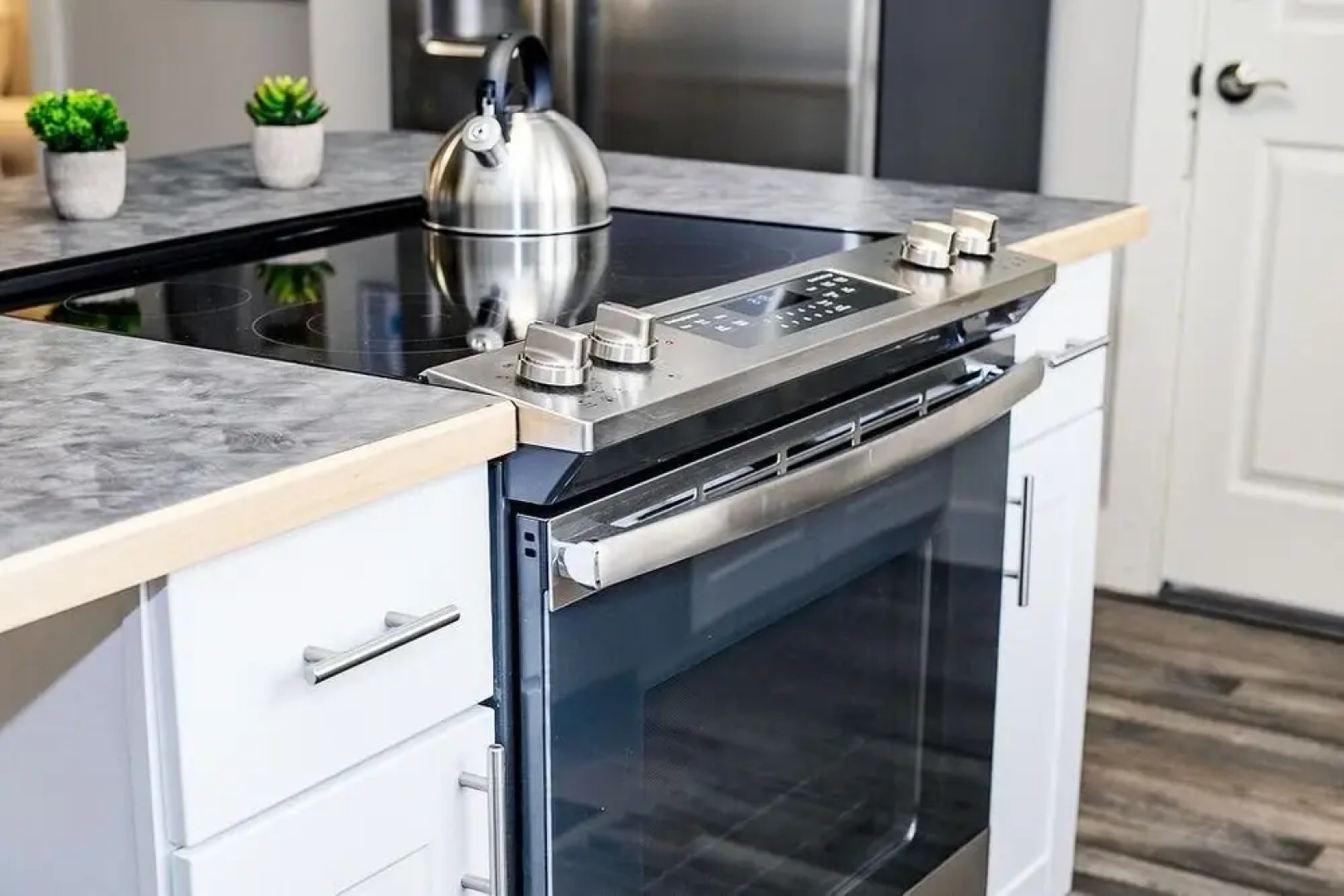 Couple’s Getaway | Walk to UNC |FREE Cruiser Bikes