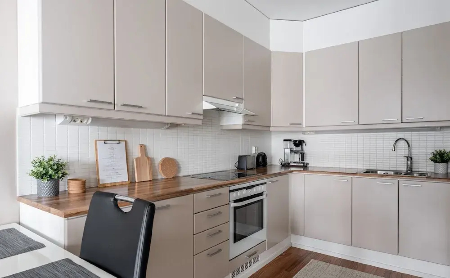 Homelike 1BR with Sauna, Free Parking & Balcony