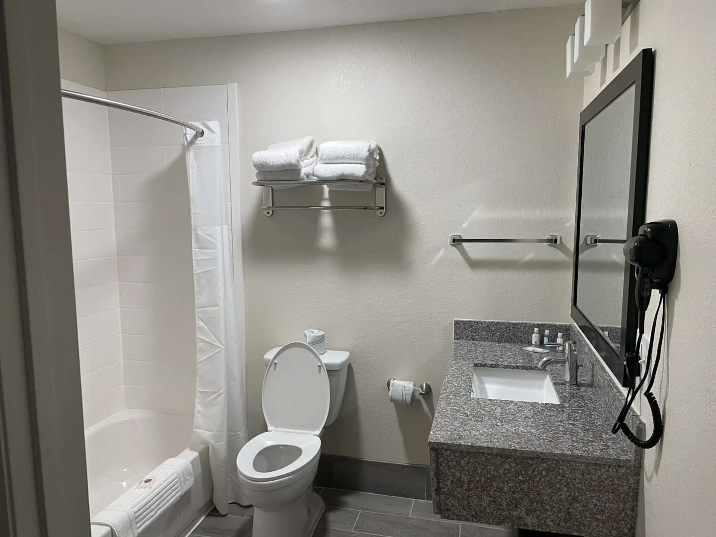 Quality Inn & Suites Spring Lake - Fayetteville Near Fort Liberty