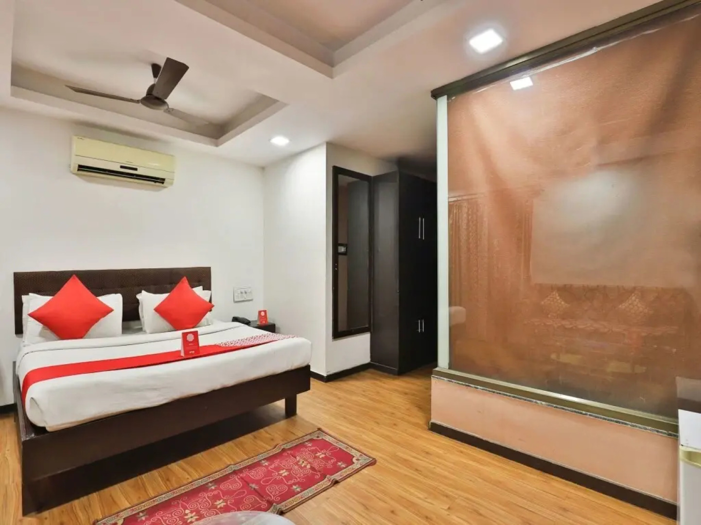 OYO Hotel Dash Continental