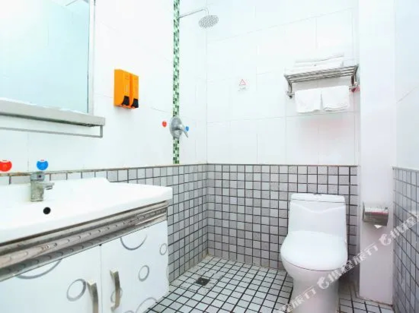 Ward Aladdin Hotel (Weifang Railway Station Taihuacheng Branch)