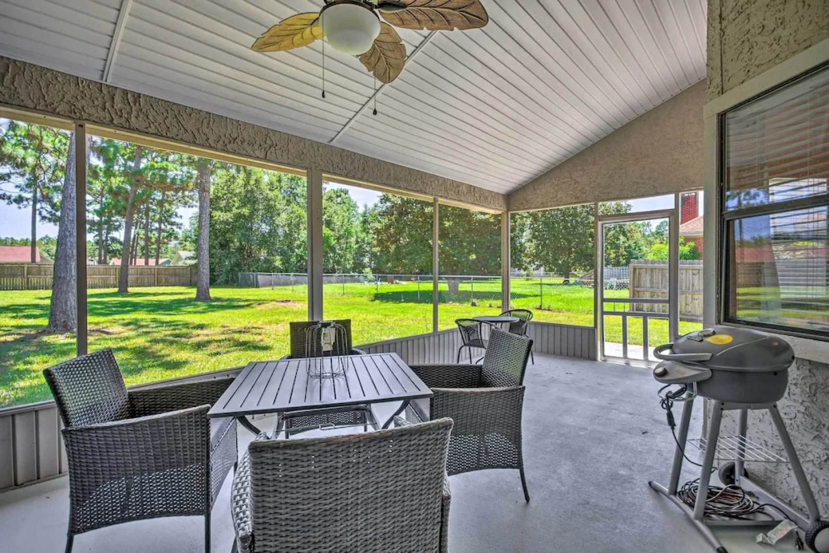 Navarre Home w/ Game Area + Screened-in Porch