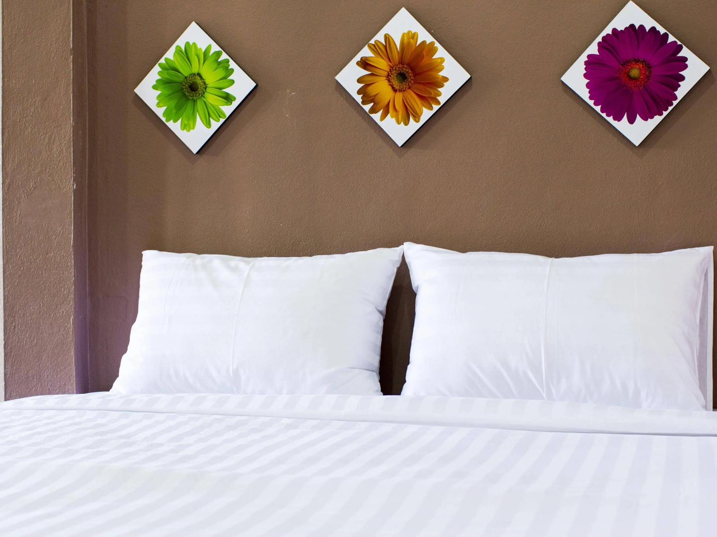 OYO 359 Golden Nakara Place (Vaccinated Staff)