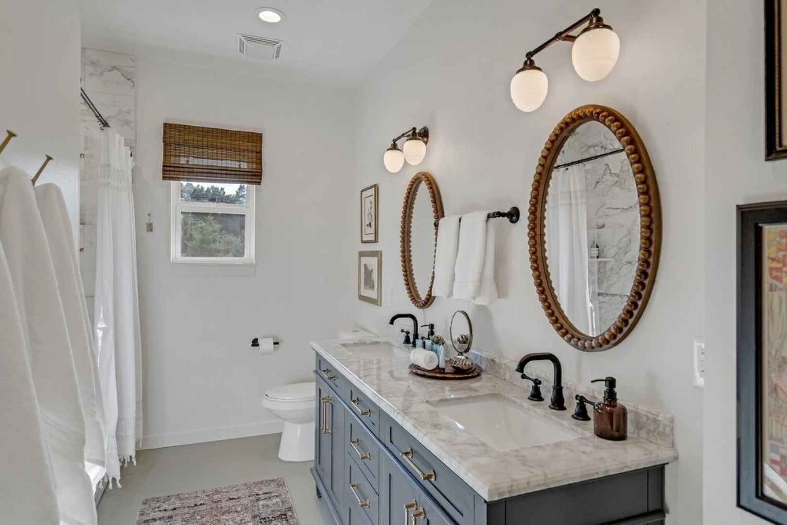 NEW Gorgeous Home With Hot Tub 5min From the River