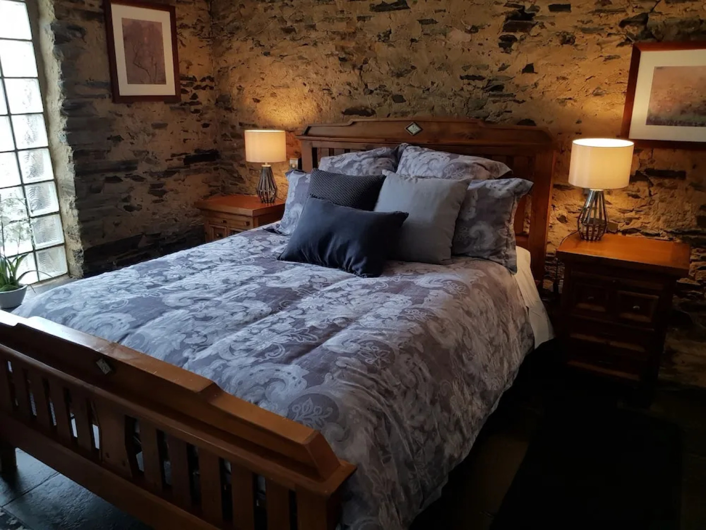 Redwood Studio - Adults Only