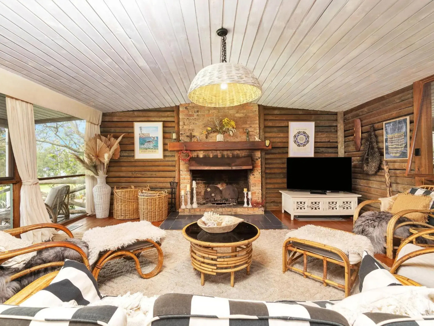 The Lake House at Erowal Bay 4pm Check Out Sundays