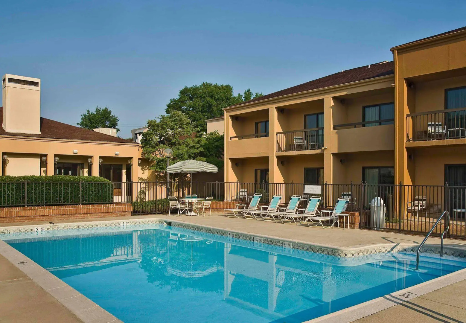 Courtyard by Marriott Richmond West