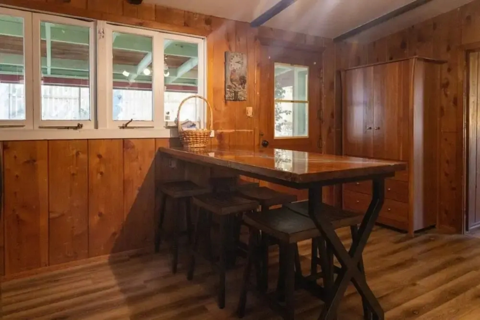 Nature's Bounty Cabin: Explore, Relax, Reconnect 3 Bedroom Home by RedAwning