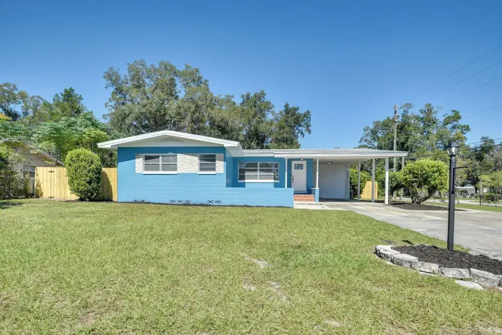 Vibrant Deland House Near Stetson University!