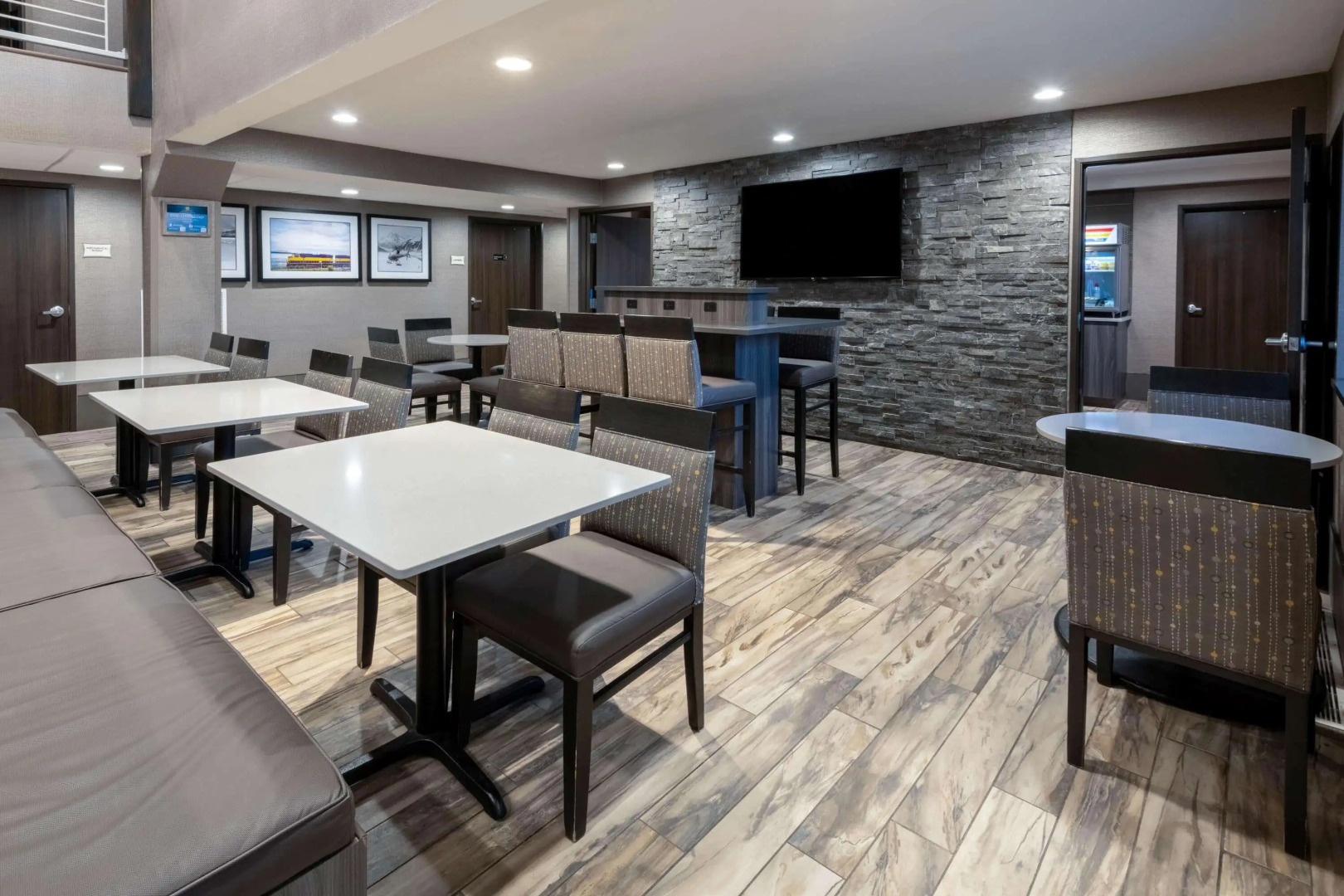 La Quinta Inn & Suites by Wyndham Anchorage Airport