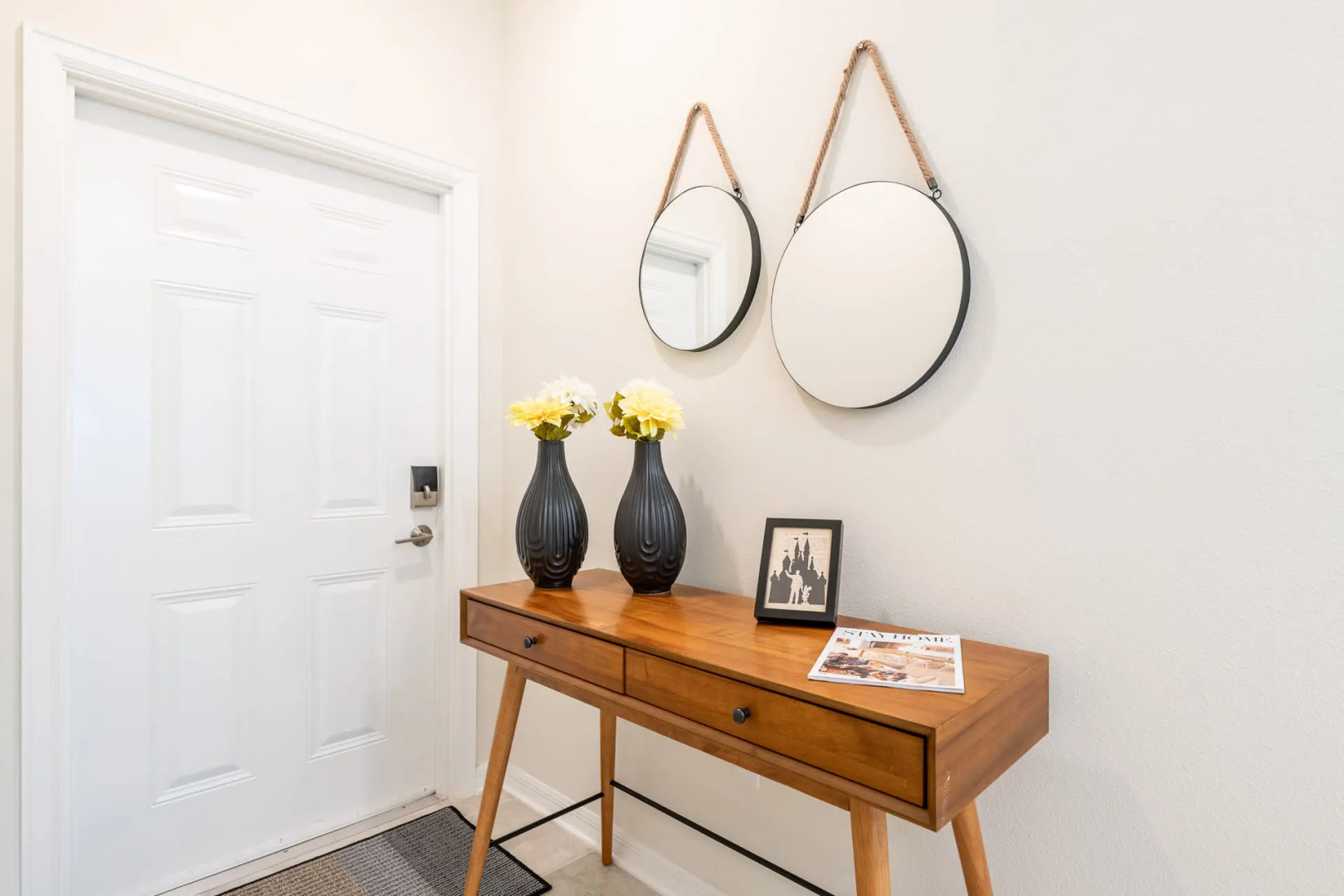 Charming condo with Mickey themed decorated bedroom near Disney