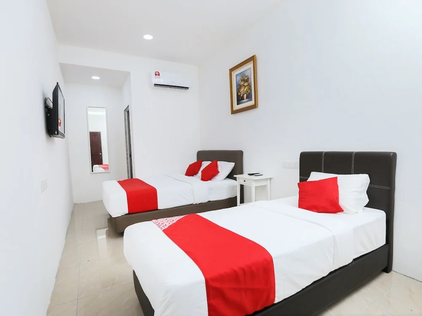 Roselyn Inn by OYO Rooms