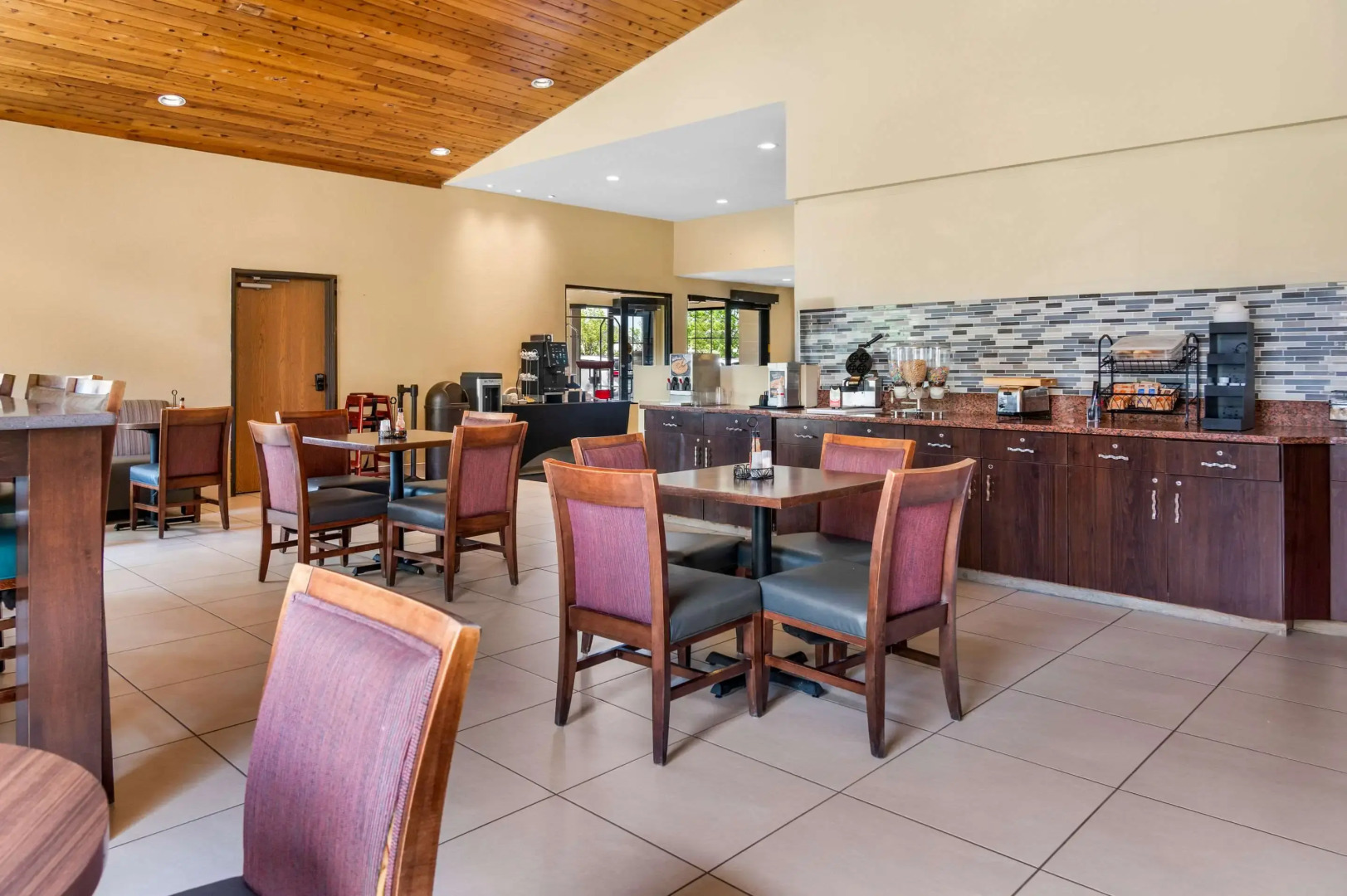 White Pines Inn & Suites