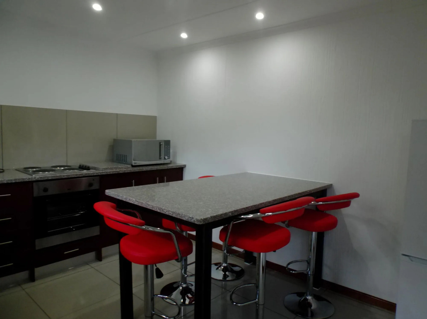 Old Mill Lodge, Working Ostrich Farm & Restaurant, Oudtshoorn