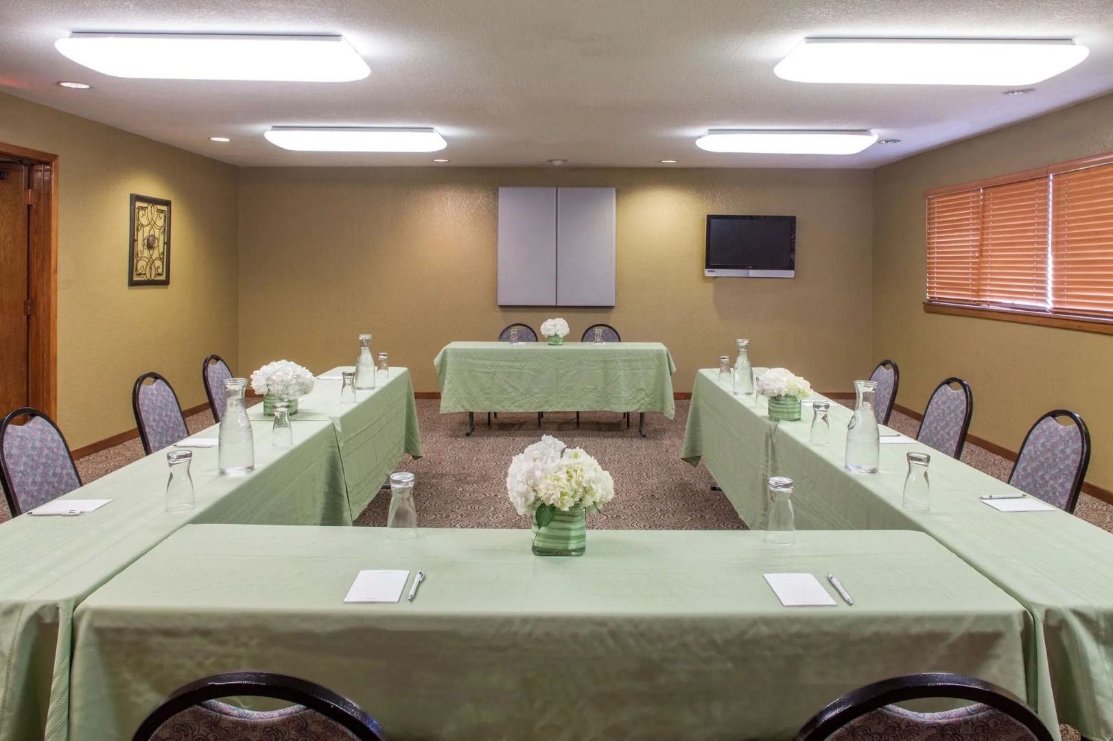 Cloverleaf Suites Kansas City - Overland Park